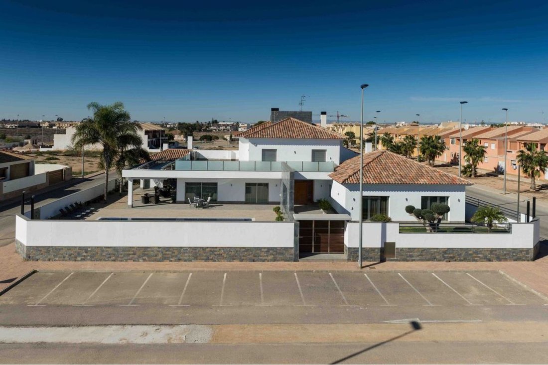 Villa in San Pedro del Pinatar, Región de Murcia, Spain 2 - 14189020