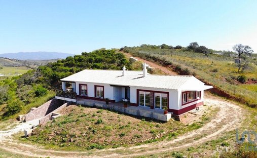 Townhouse in Mexilhoeira Grande, Algarve, Portugal 1