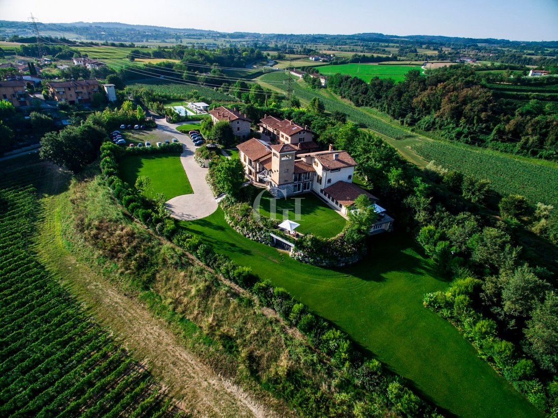 Villa in Pozzolengo, Lombardy, Italy 1 - 11542273