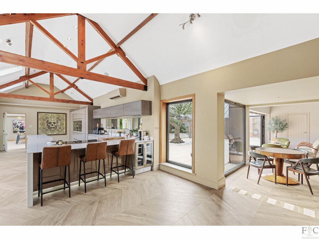 6 Bedroom Country House For In Willoughby Waterleys, England, United