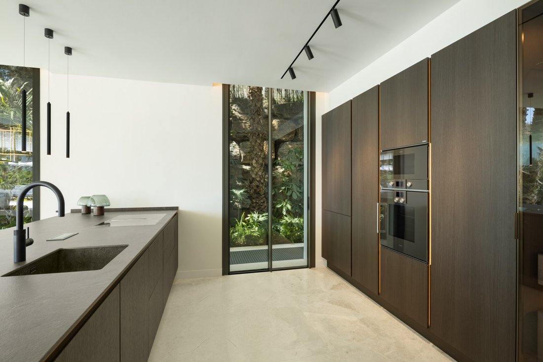 Villa in Benahavis, Andalusia, Spain 2 - 14195238