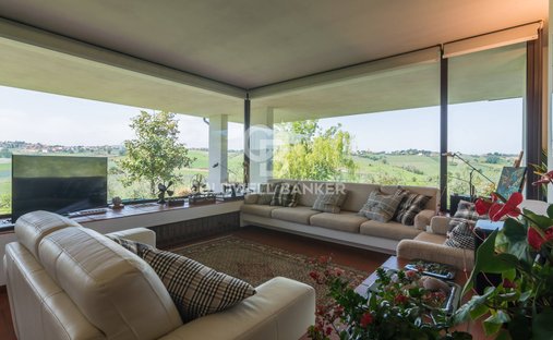 Castle for Sale in San Clemente, Tuscany, Italy