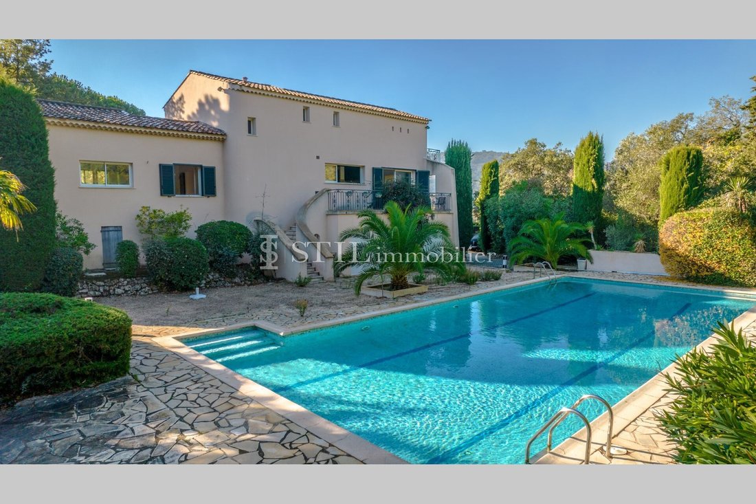 Villa in Les Bouteillers, Sainte-Maxime, France 1 - 12626868