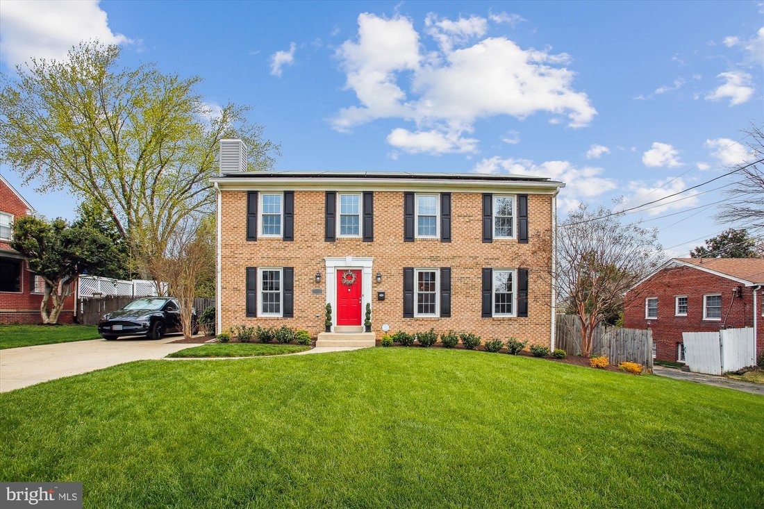 Remodeled Colonial Home In A Private In Hybla Valley, Virginia, United ...