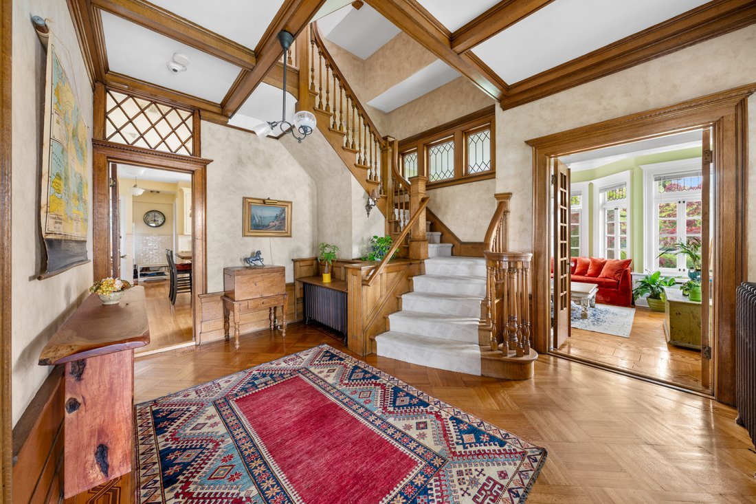 28 Shore Road, Douglaston, Ny, 11363 In New York, New York, United