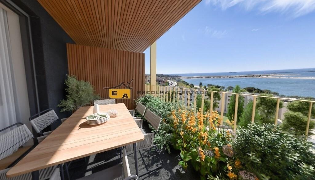 Apartment in Mafamude e Vilar do Paraiso, Porto District, Portugal 1 - 14209140