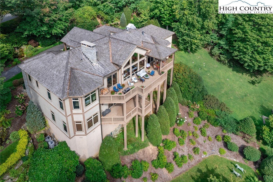 A Gorgeous Mountain Retreat In Elk In Banner Elk, North Carolina ...