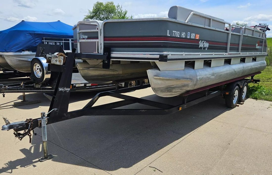 1989 Sun Tracker Party Barge In Goodfield, Il, United States For Sale