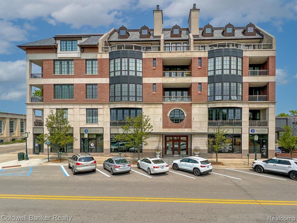 3 Bedrooms Condominium In Birmingham, Michigan, United States For Sale