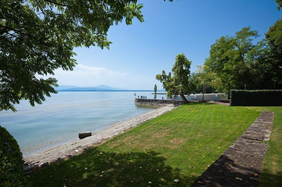Splendid Lakefront Property With Pool, Dully In Dully, Vaud
