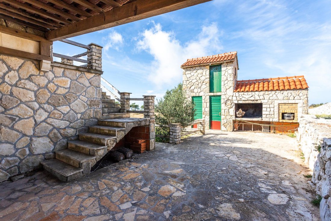 Villa in Selca kod Starog Grada, Split-Dalmatia County, Croatia 4 - 14225954