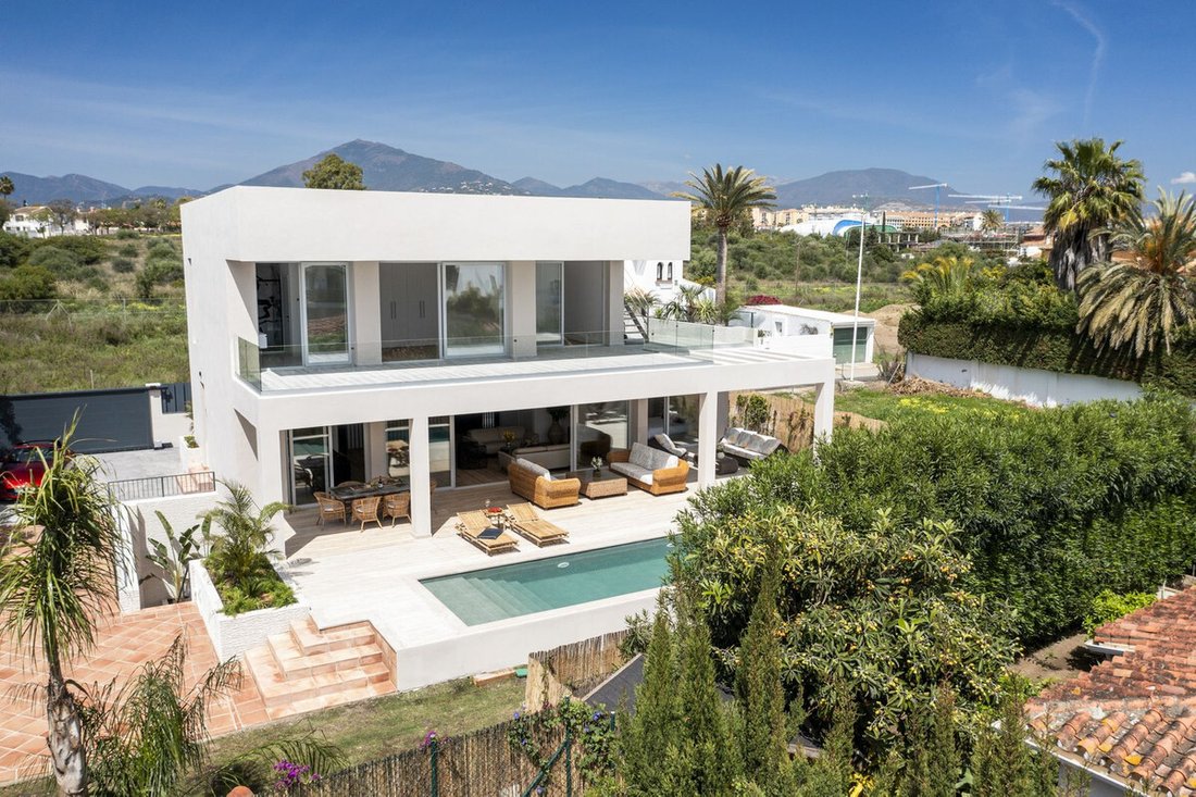 Villa in San Pedro de Alcantara, Andalusia, Spain 1 - 14222654