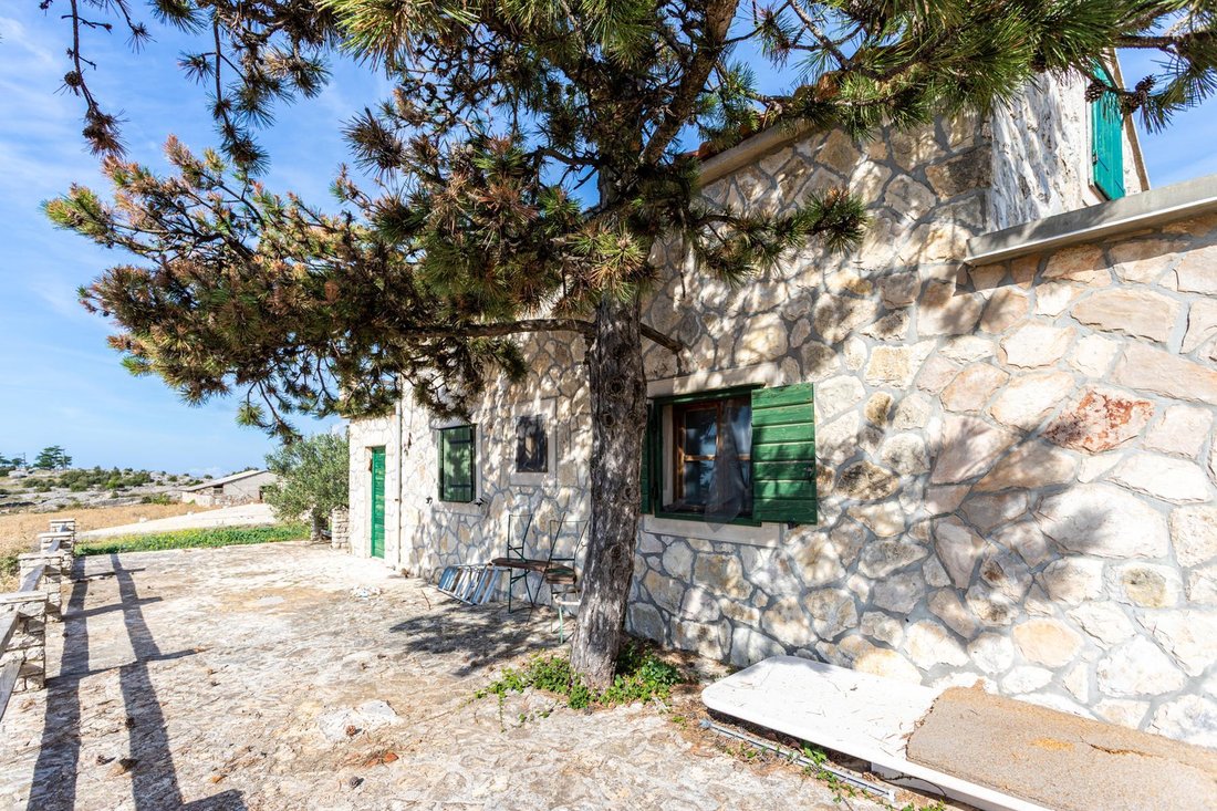 Villa in Selca kod Starog Grada, Split-Dalmatia County, Croatia 3 - 14225954
