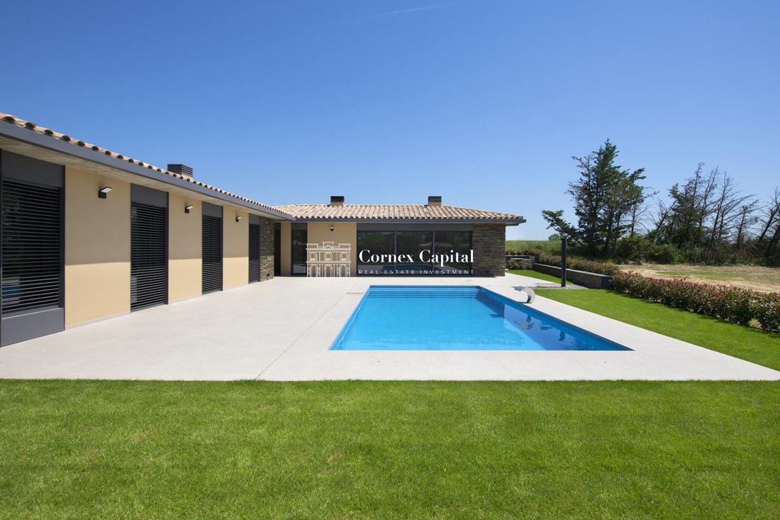Villa in Navata, Catalonia, Spain 2 - 14227216