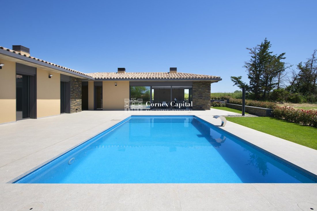 Villa in Navata, Catalonia, Spain 4 - 14227216