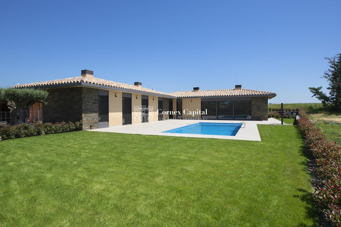 Villa in Navata, Catalonia, Spain 1 - 14227216