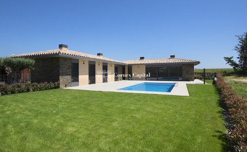 Villa en Navata, Cataluña, España 1