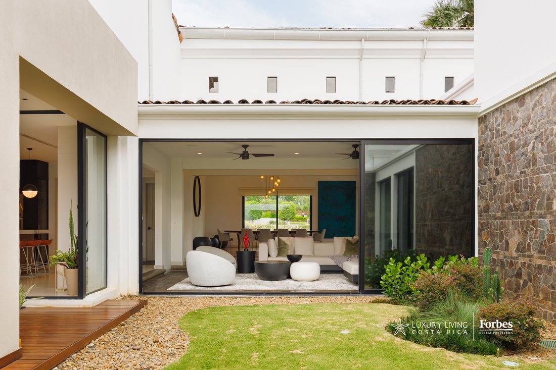 Estate in Pozos, San José Province, Costa Rica 2 - 10602405