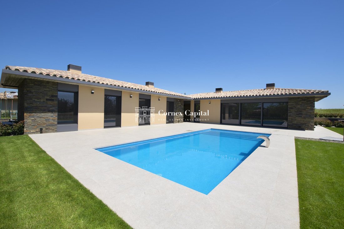 Villa in Navata, Catalonia, Spain 3 - 14227216