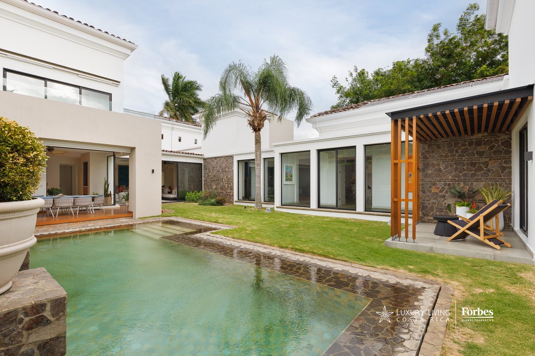 Estate in Pozos, San José Province, Costa Rica 1 - 10602405