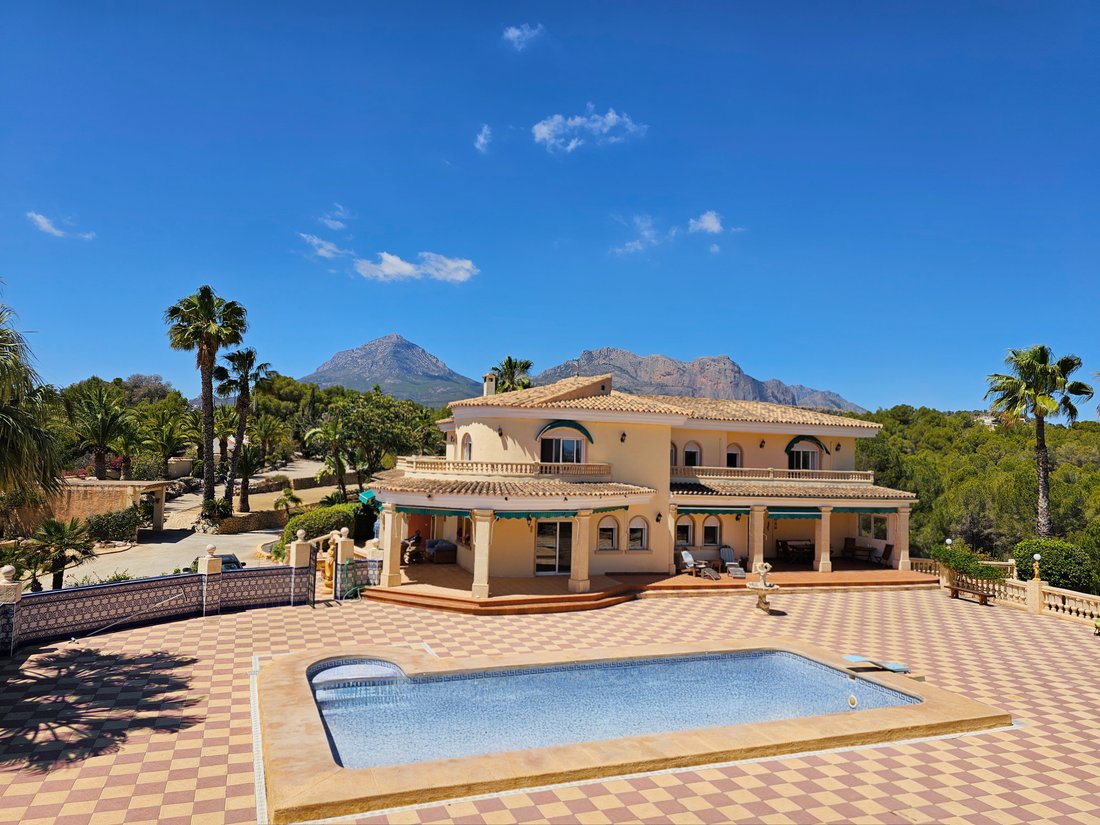 Chalet in l'Alfas del Pi, Valencian Community, Spain 2 - 14231726