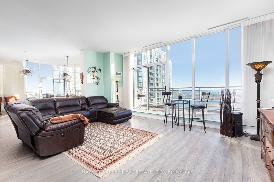 Three Bedroom Penthouse With Breathtaking Views In Toronto, Ontario