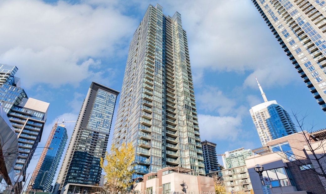Three Bedroom Penthouse With Breathtaking Views In Toronto, Ontario