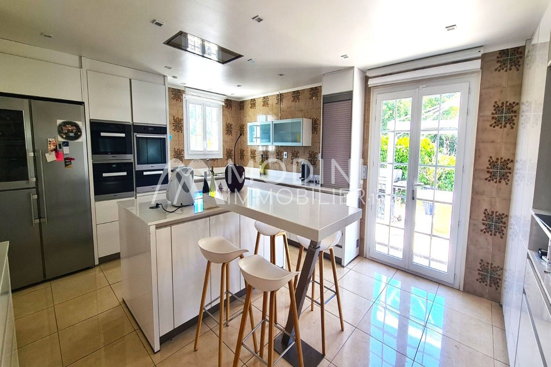 Villa in Grimaud, Provence-Alpes-Côte d'Azur, Frankreich 3 - 14237036