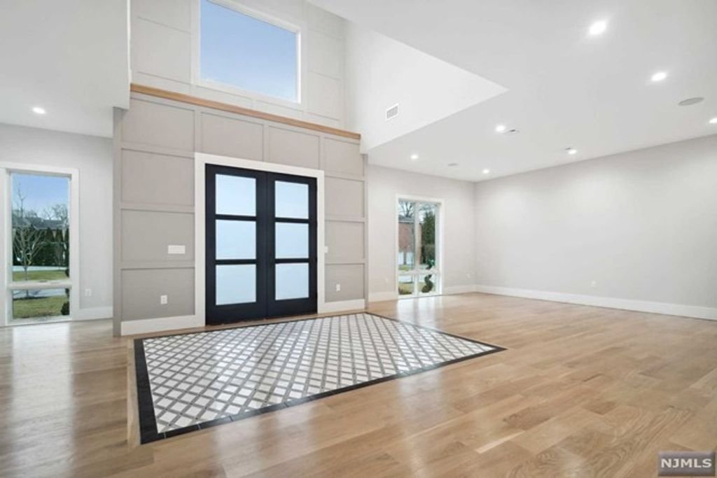 Luxurious New Construction In In Englewood Cliffs, New Jersey, United