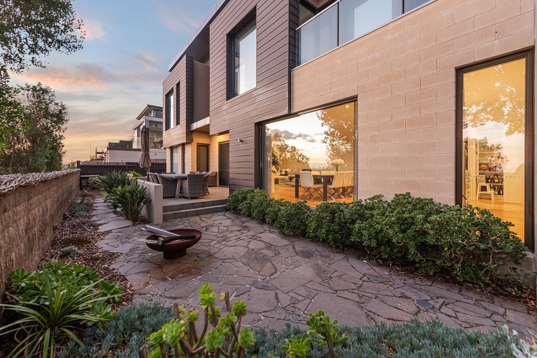 Contemporary Luxury With Beachfront Serenity In Aspendale, Victoria, Australia For Sale (14238661)