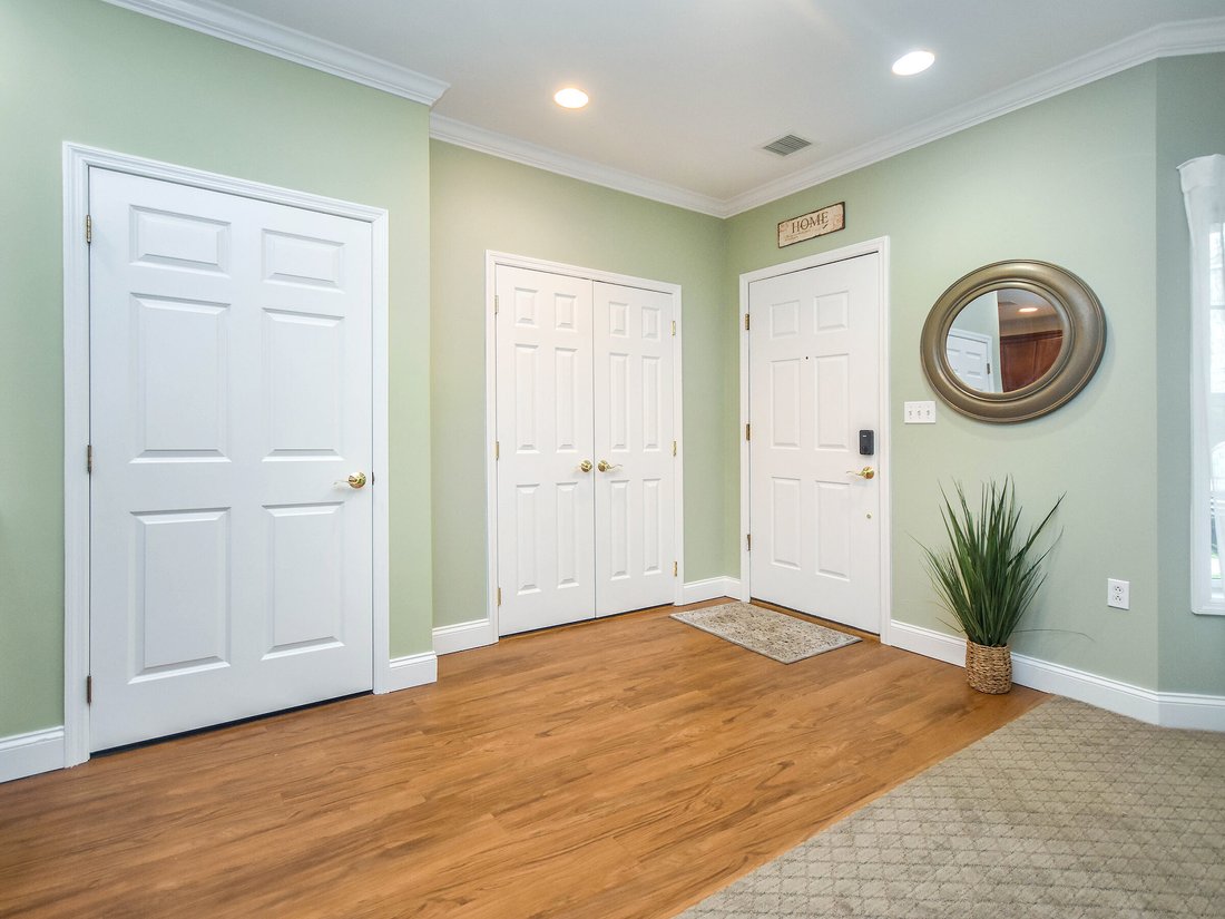 117 Pond View Dr. Lower, Port In Port Washington, New York, United