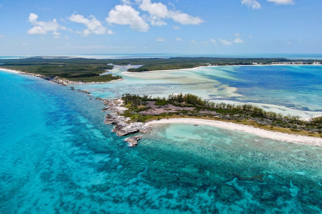 Private Island in Bullock Harbour, Berry Islands, The Bahamas 2 - 14244189