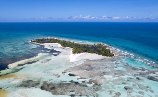 Private Island in Bullock Harbour, Berry Islands, The Bahamas 1