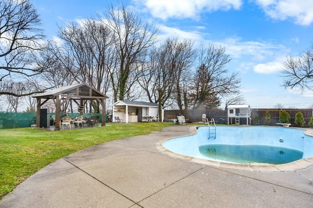 House in Revere, Massachusetts, United States 5 - 14239880