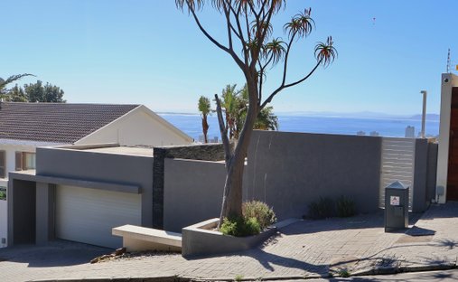 Land in Fresnaye, Bakoven, Cape Town 1