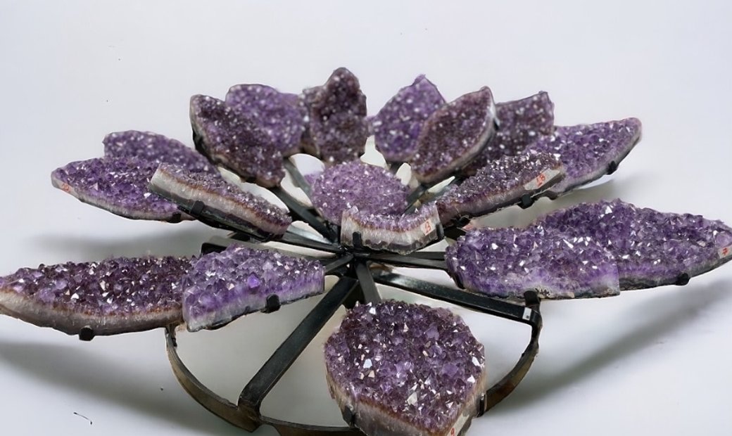 The 'Pantalla de Luz' Amethyst Lotus Flower Light Display on Revolving Stand
