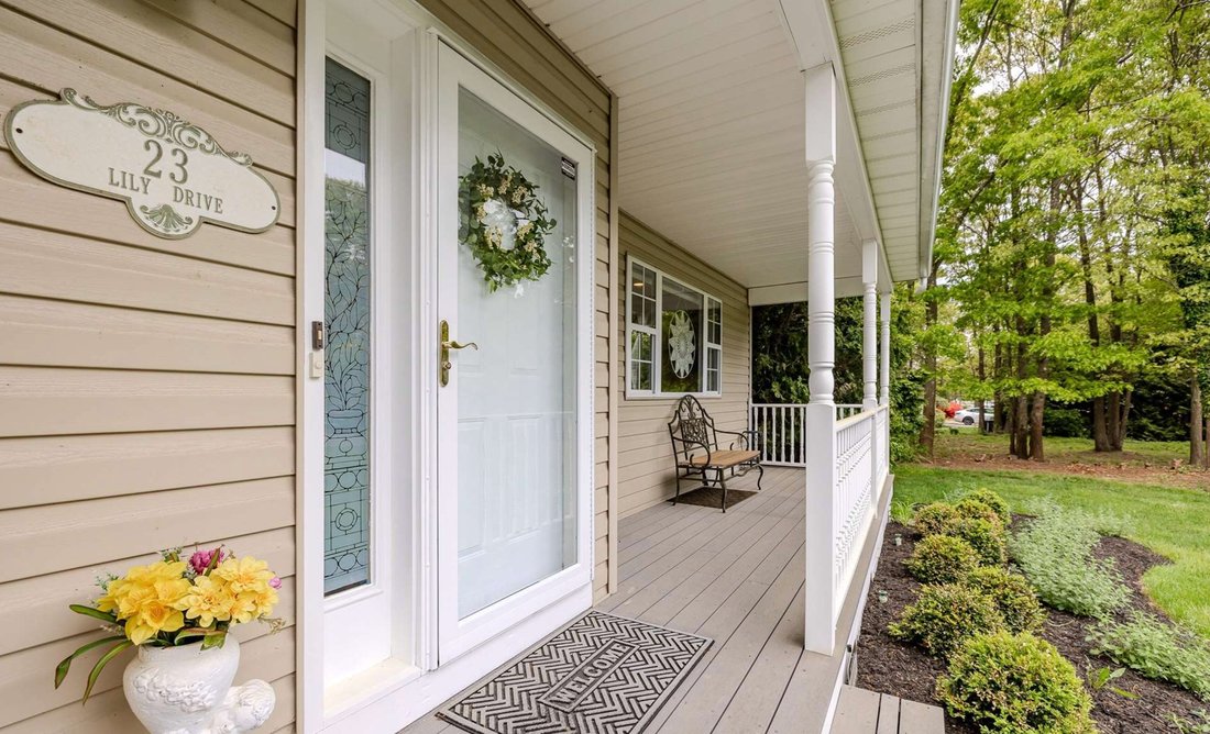 4 Bedrooms Single Family Detached In Centereach, New York, United States For Sale (14245059)