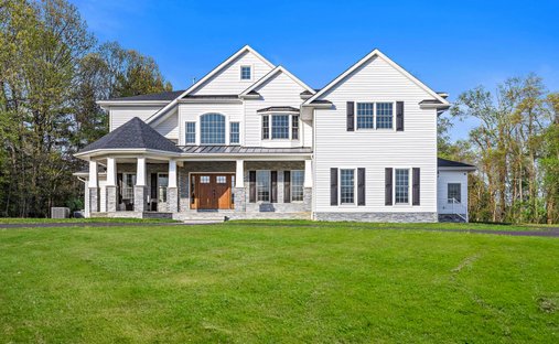 House in Manalapan Township, New Jersey, United States 1