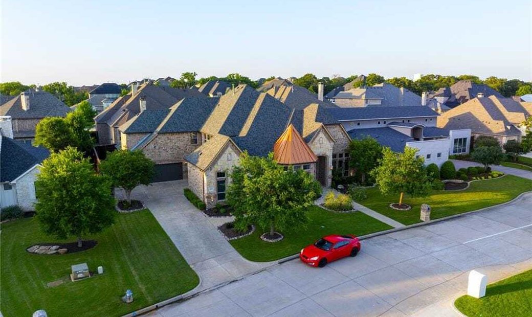 Una Casa Impecable Con Amplios Acabados En Lewisville, Texas, Estados