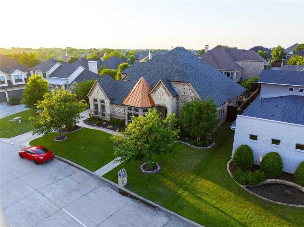 Una Casa Impecable Con Amplios Acabados En Lewisville, Texas, Estados