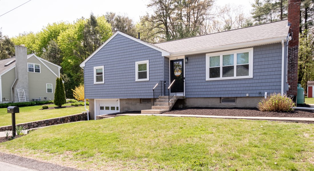 3 Bedrooms Single Family Detached In Stoneham, Massachusetts, United