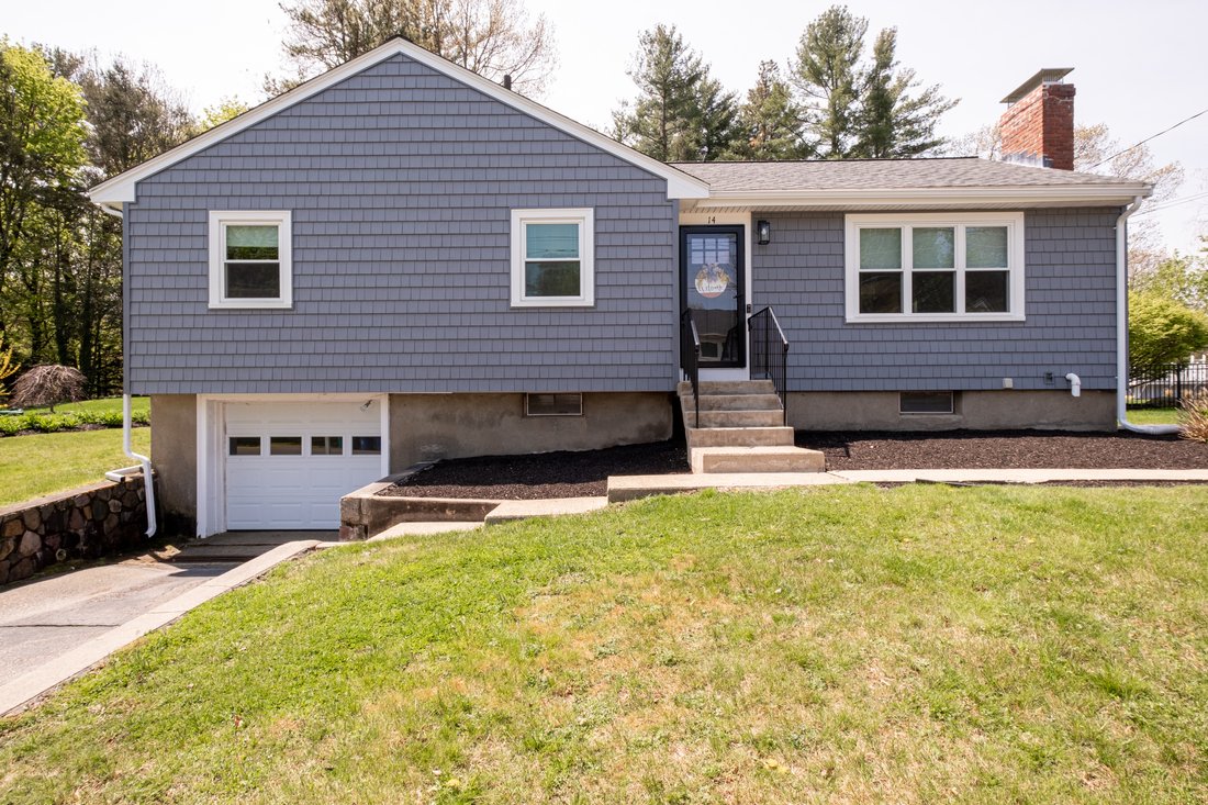 3 Bedrooms Single Family Detached In Stoneham, Massachusetts, United