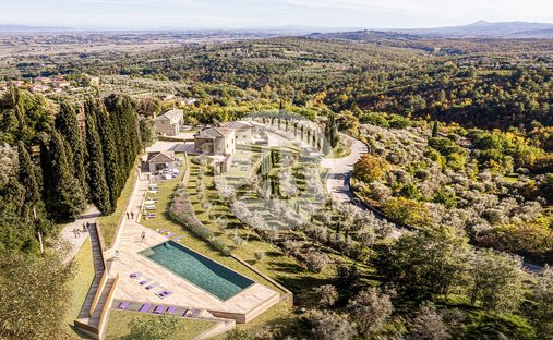 Villa in Monte San Savino, Tuscany, Italy 1