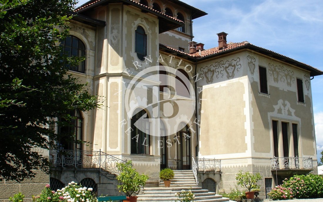 A Crown of Stone & Light: Piedmont’s 17th-Century Castle of Whispering Gardens