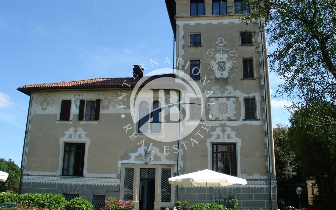A Crown of Stone & Light: Piedmont’s 17th-Century Castle of Whispering Gardens