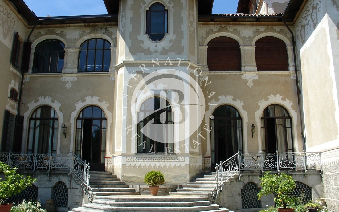 A Crown of Stone & Light: Piedmont’s 17th-Century Castle of Whispering Gardens