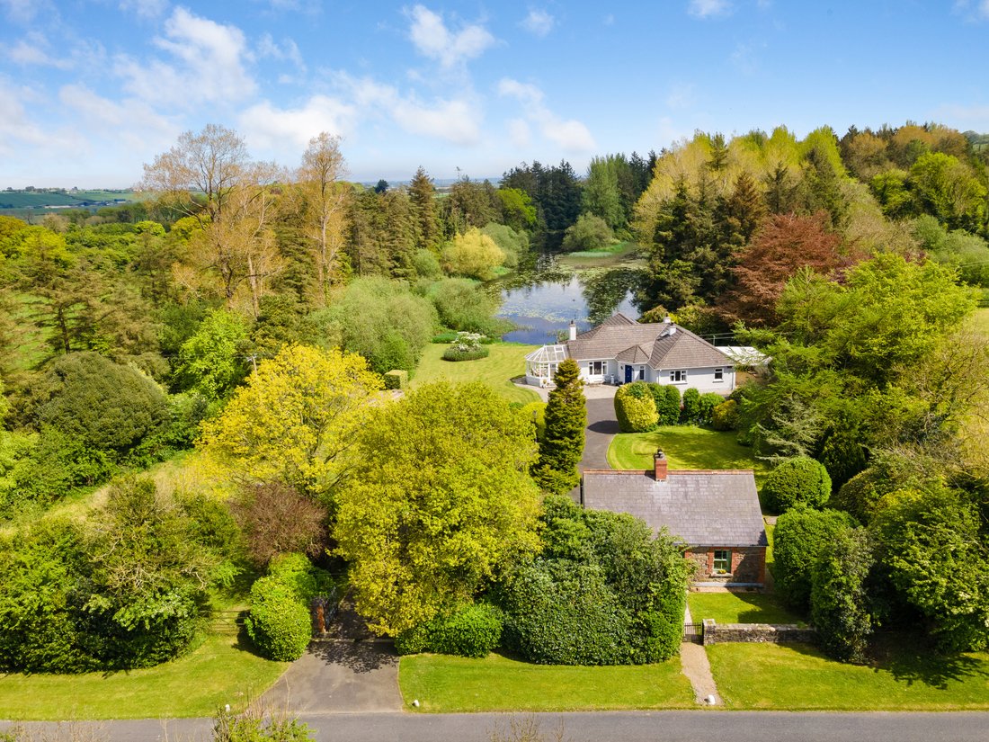 Pond Cottage & Lake House In Anaglog Cross, County Louth, Ireland For