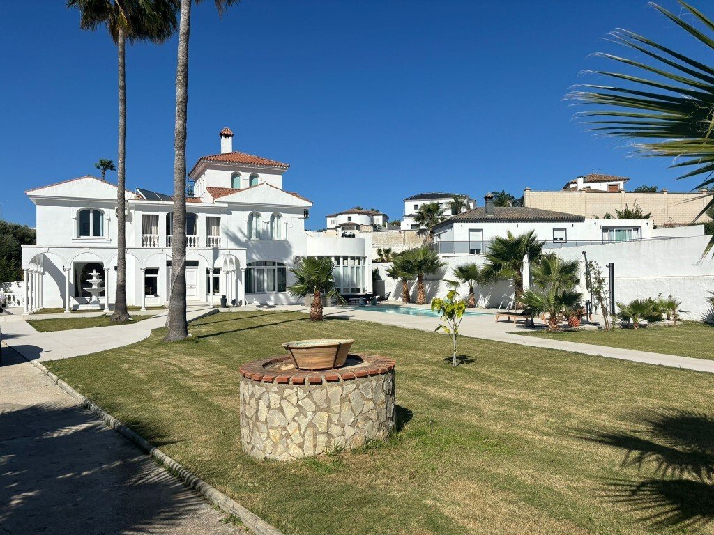 Villa in La Linea de la Concepcion, Andalusia, Spain 3 - 13456255
