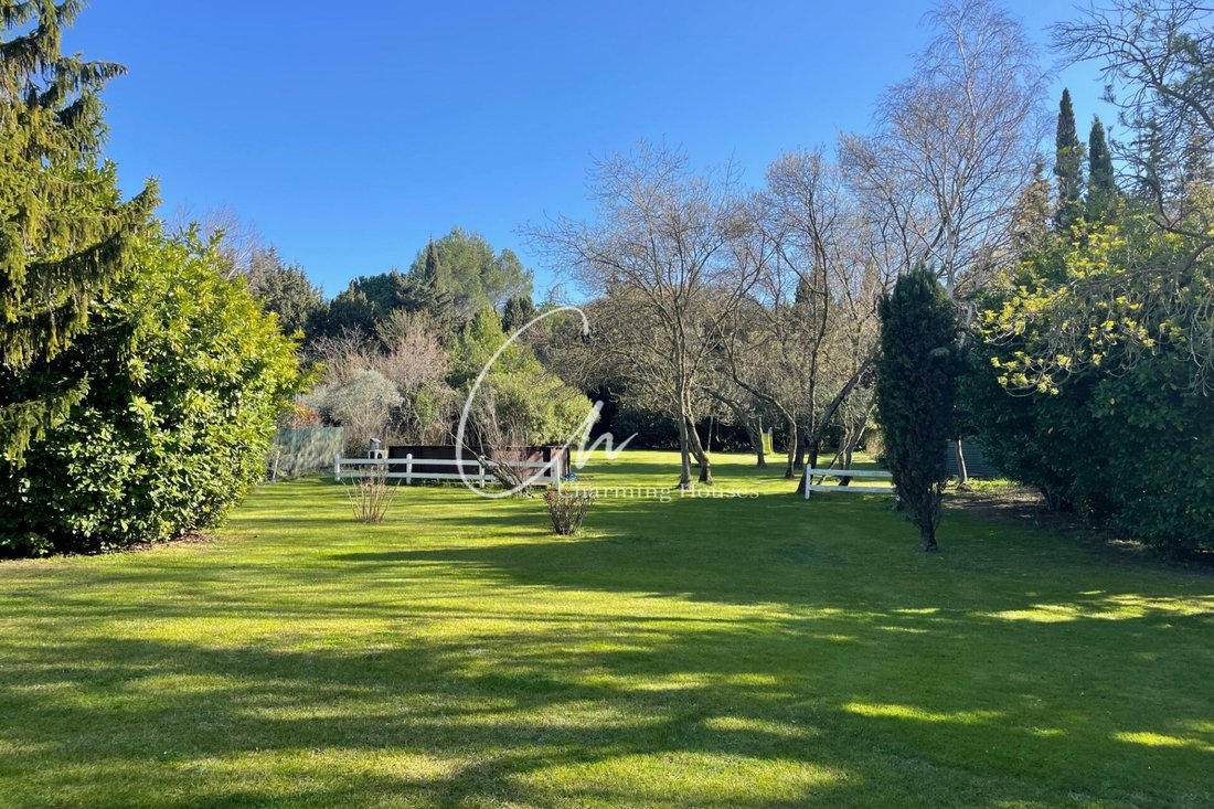 Vente Maison 5 Pièce(s) In Eyragues, Provence Alpes Côte D'azur, France