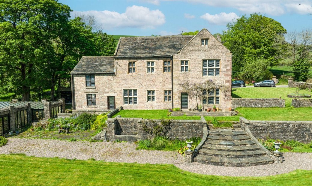 6 Bedroom Detached House For In Chapel En Le Frith, England, United